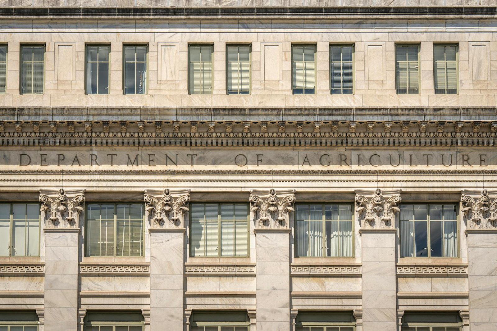 federal reserve building — financial news