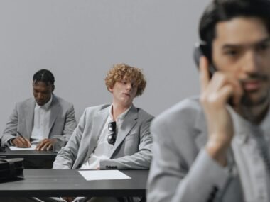 unemployment office workers — financial news