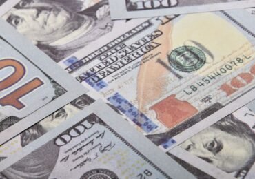 Fed Holds Rates Steady, Signals Caution on Cuts Ahead