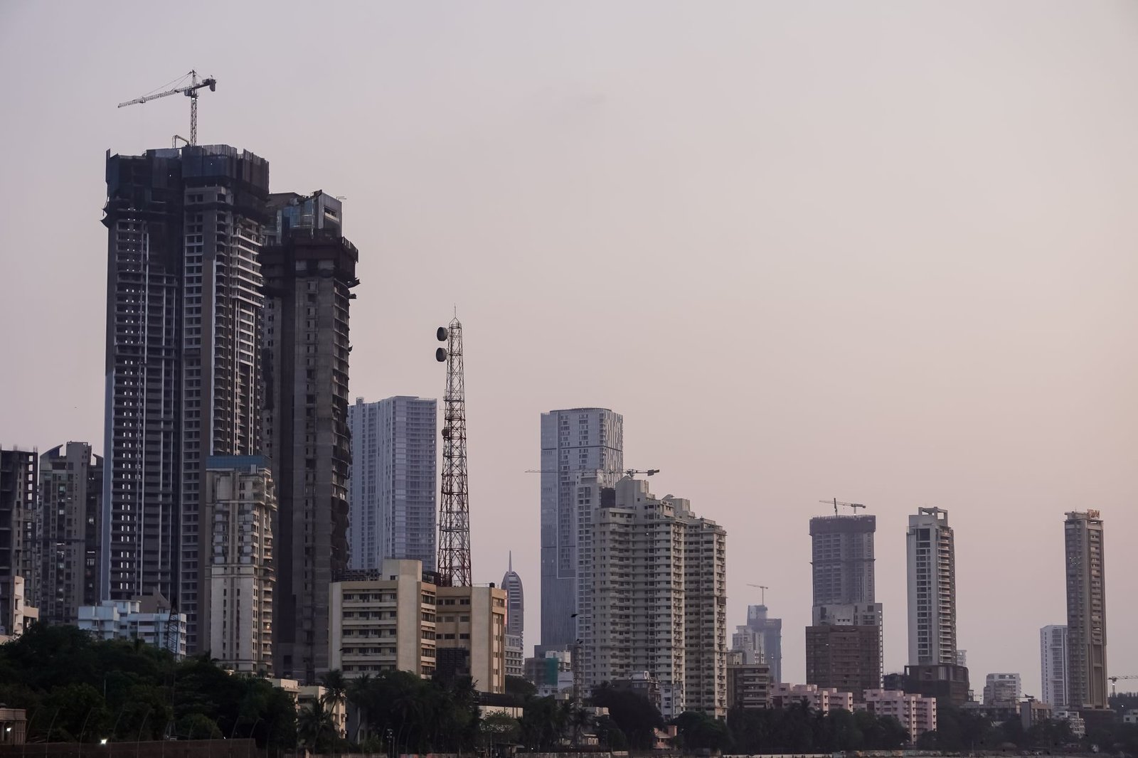 Indian Stocks Drop Sharply in Early Trade as Sensex Falls 700 Points