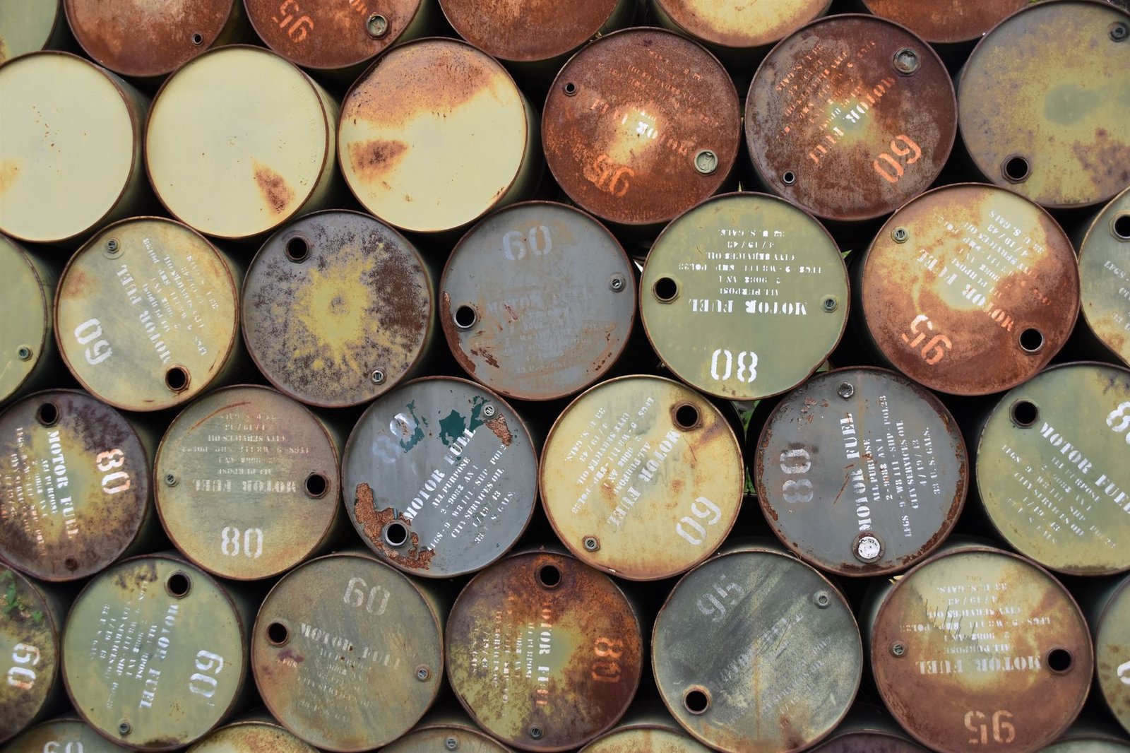Oil nears $100 as U.S. stock rally loses momentum