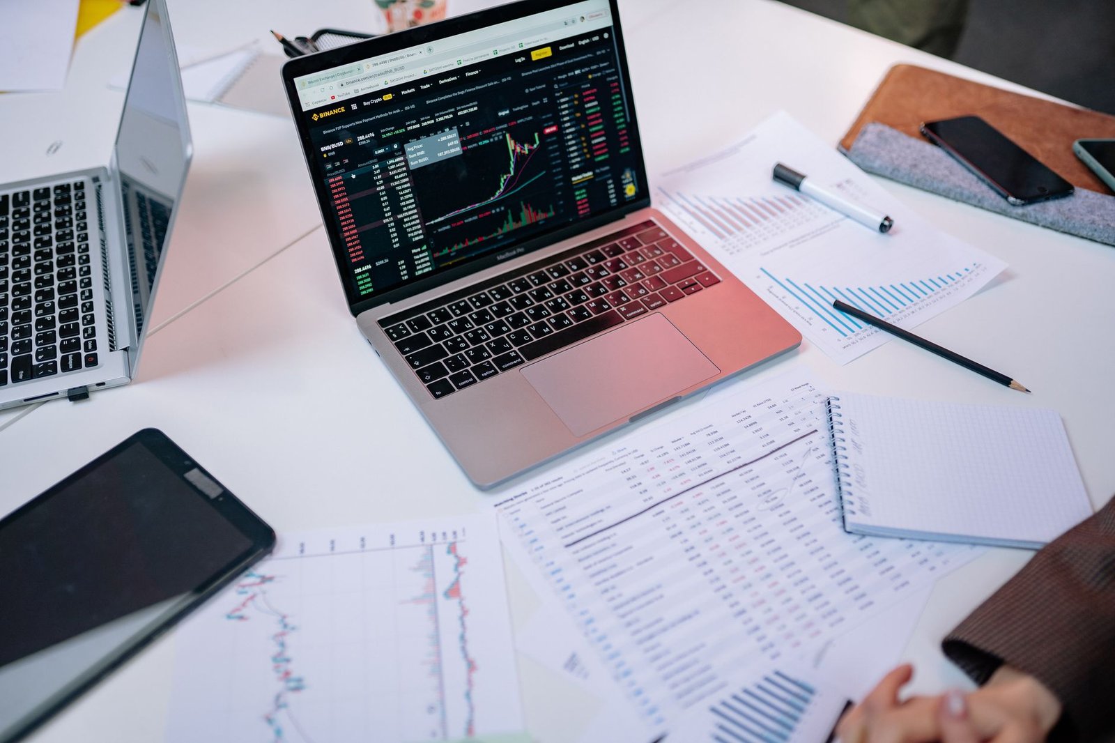 stock exchange floor — financial news