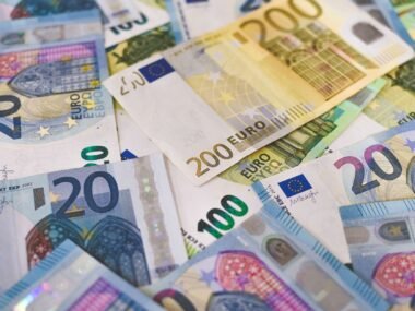 australian currency notes — financial news