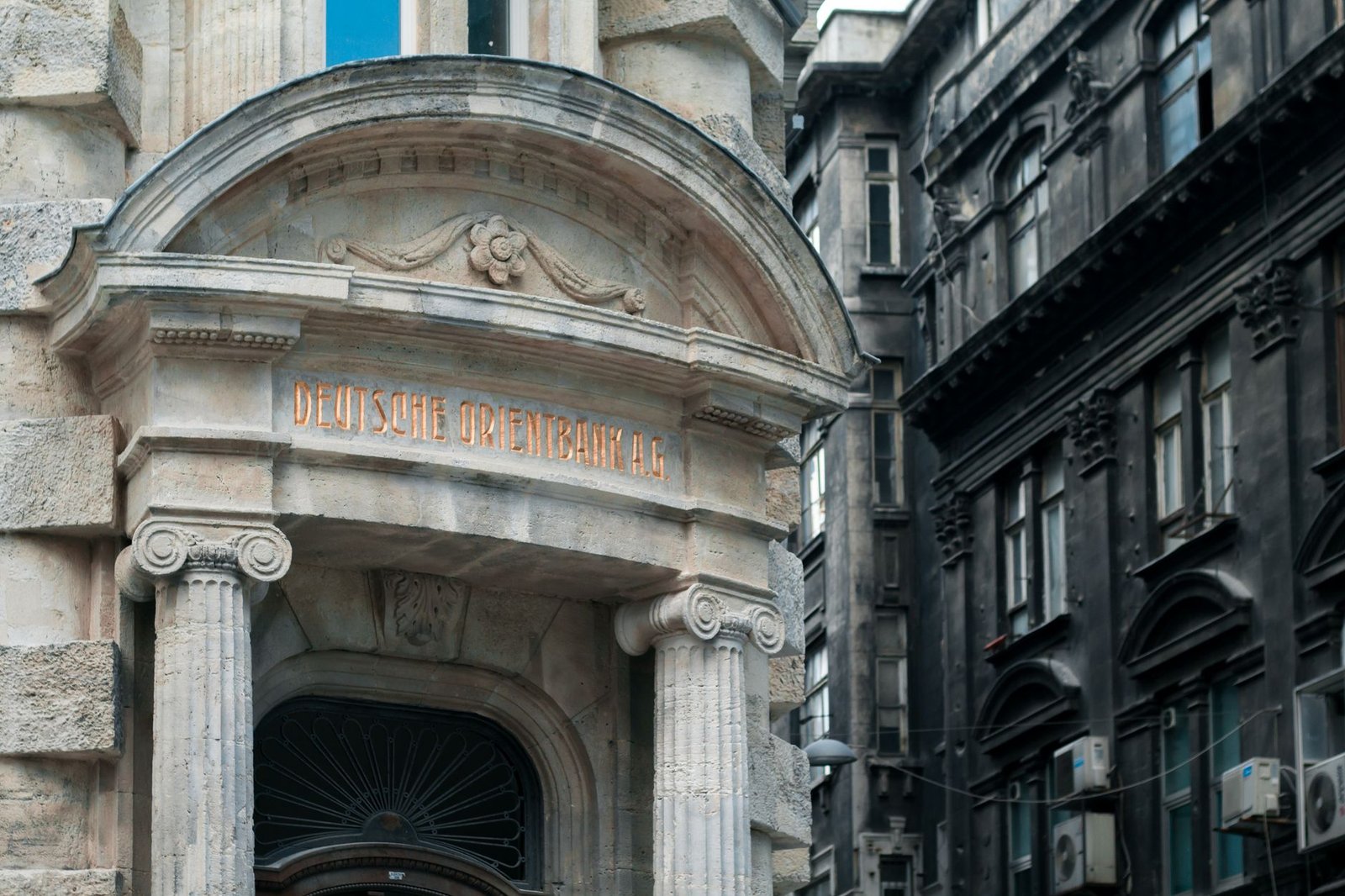 bank building wall street — financial news