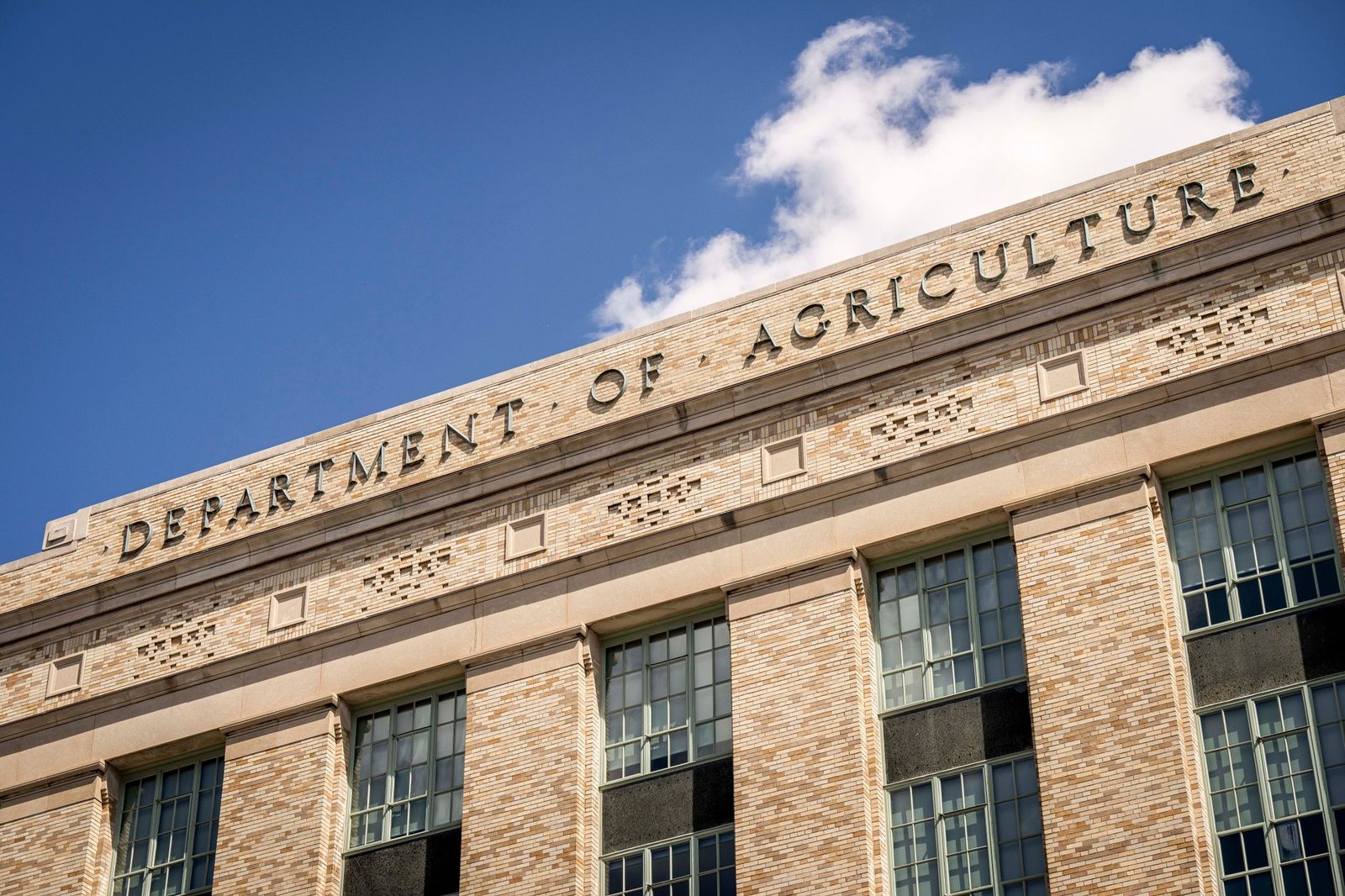 federal reserve building — financial news