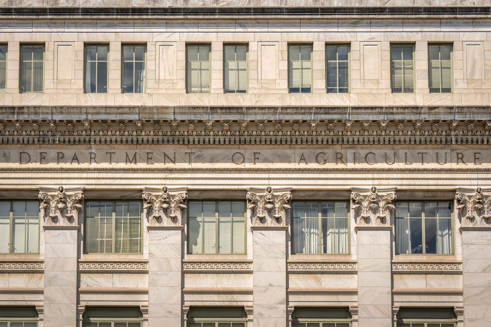 federal reserve building — financial news