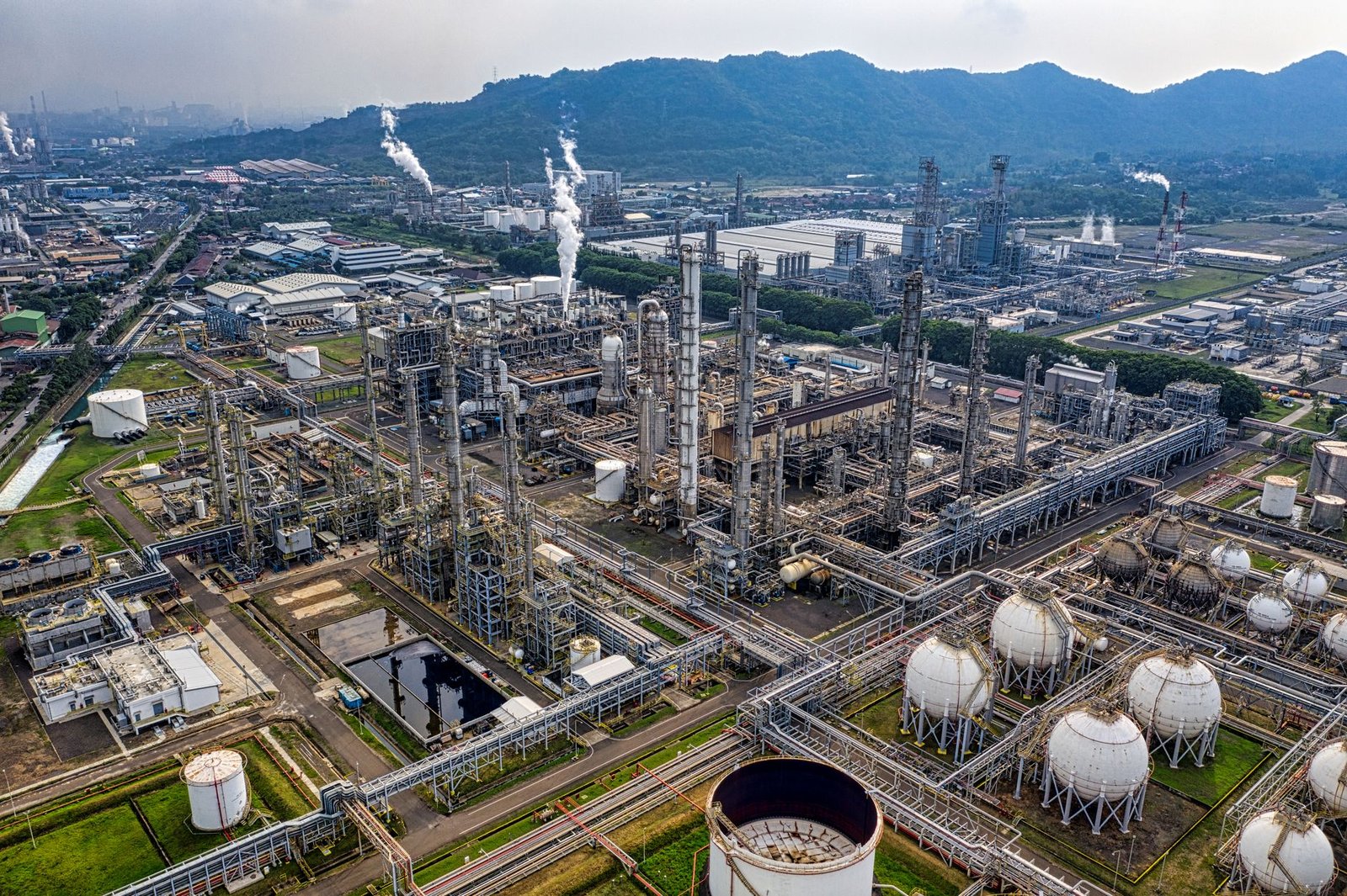 oil refinery pipeline — financial news
