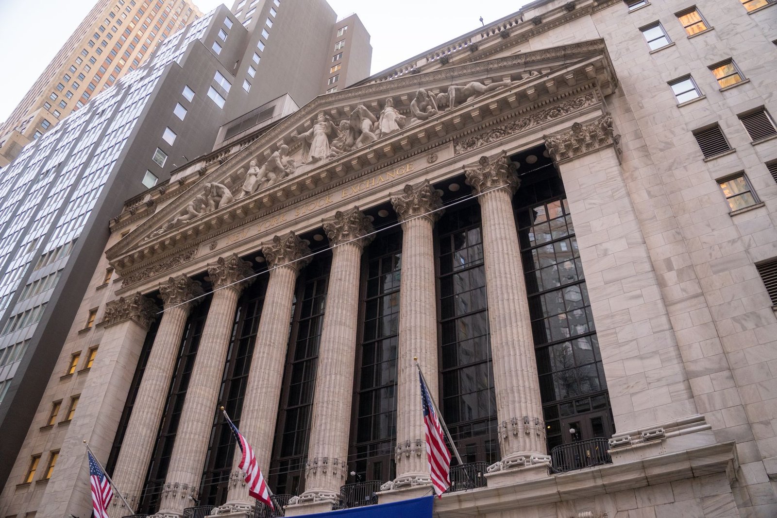 stock exchange floor — financial news