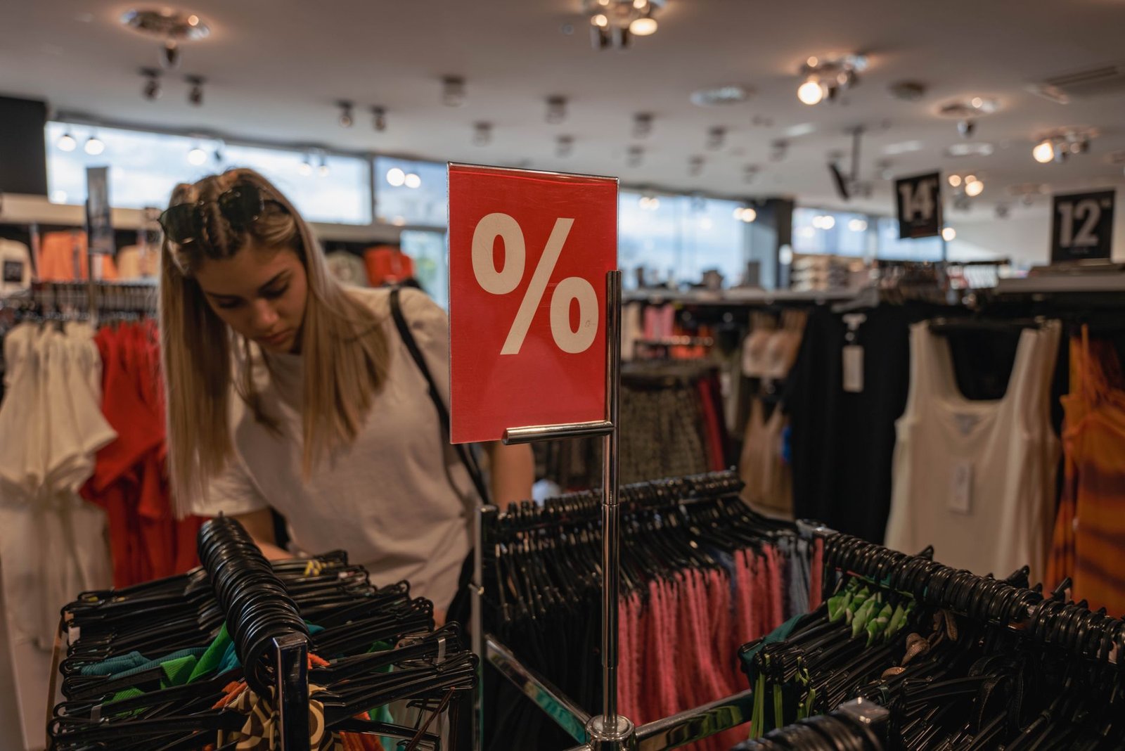 discount retail store — financial news