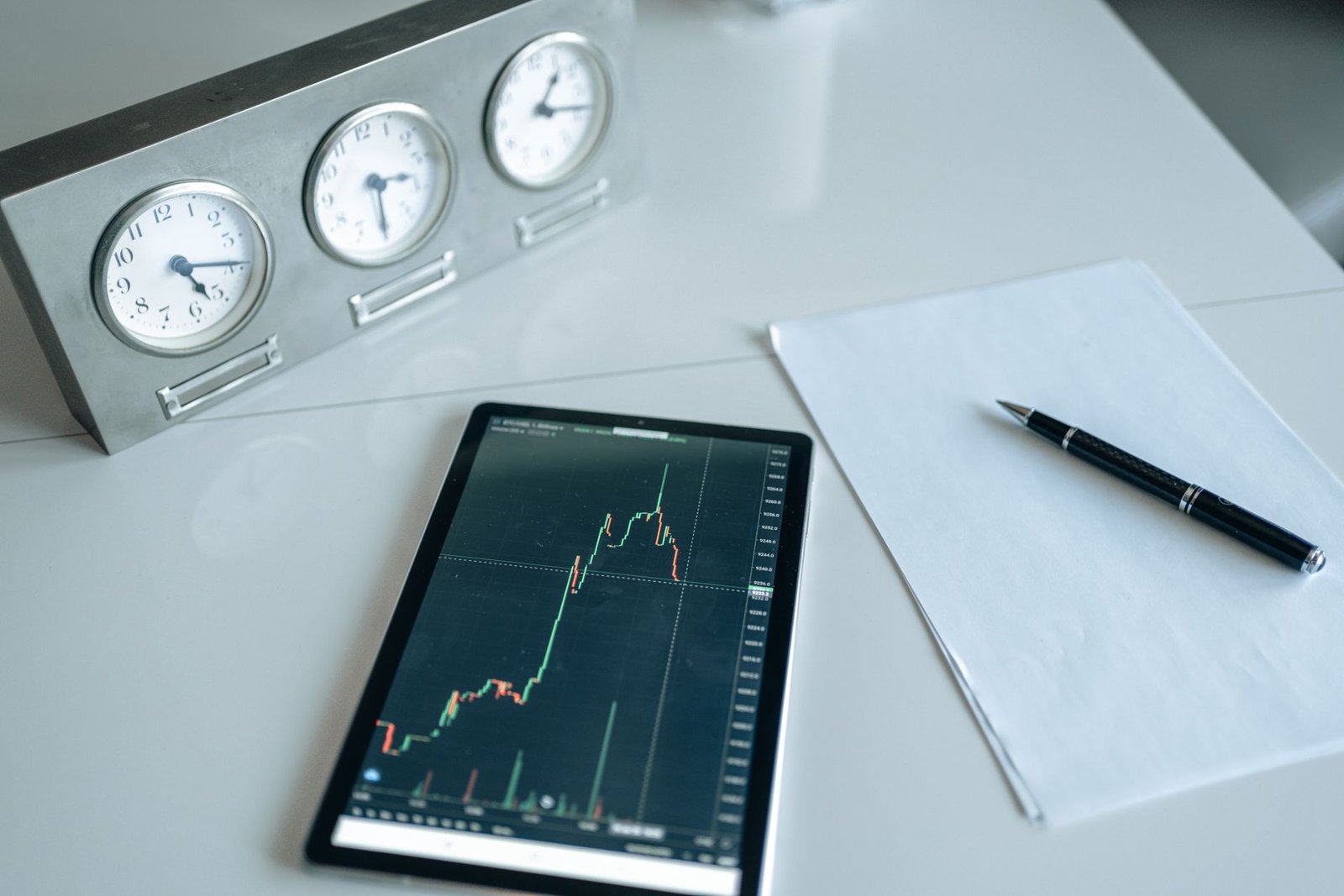 government bond trading floor — financial news