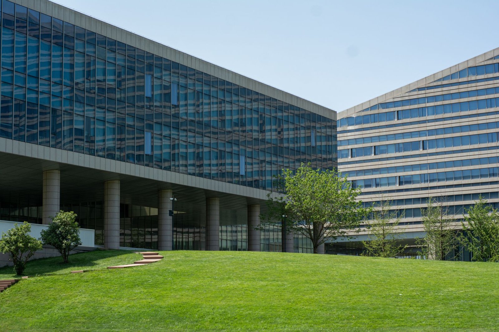 imf headquarters building — financial news