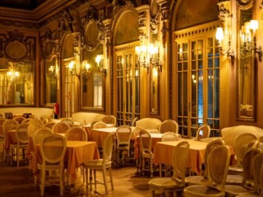 restaurant empty dining room — financial news