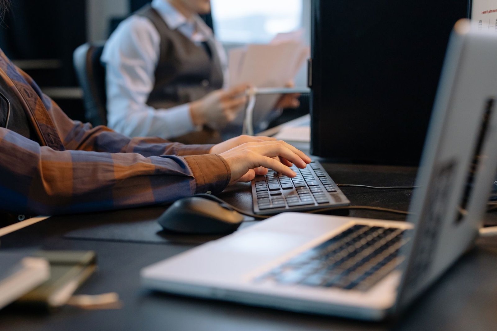 unemployment office workers — financial news