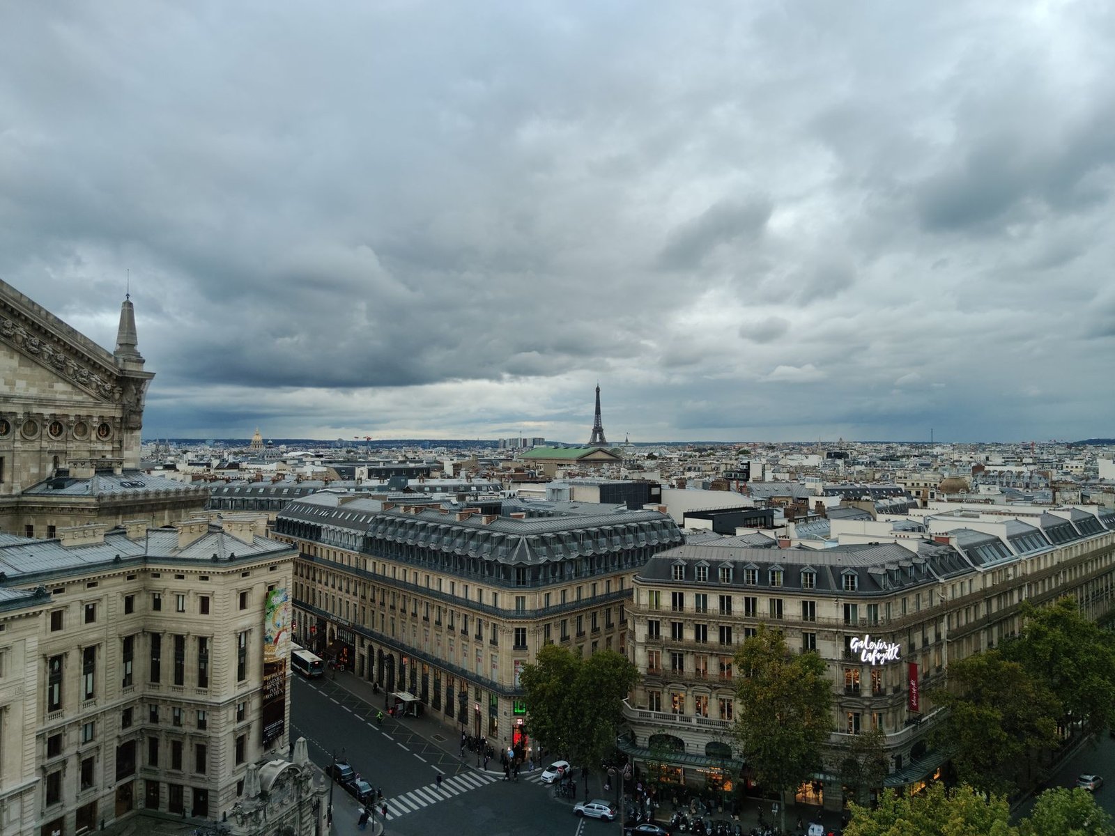paris eiffel tower financial district — financial news