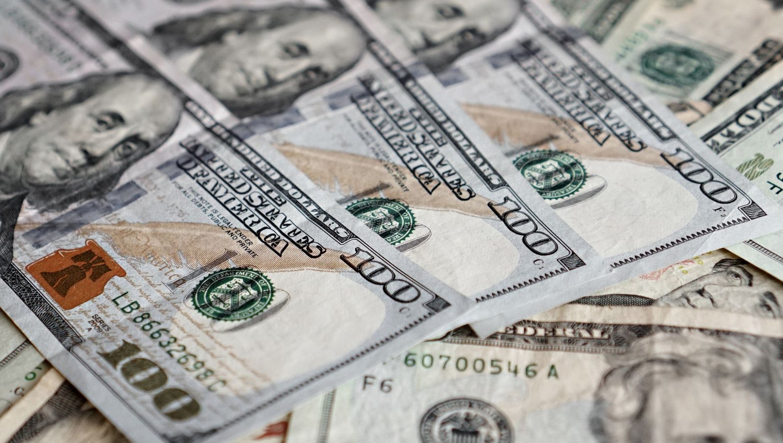 Hot Inflation Reading Lifts the Dollar and Pressures U.S. Stocks