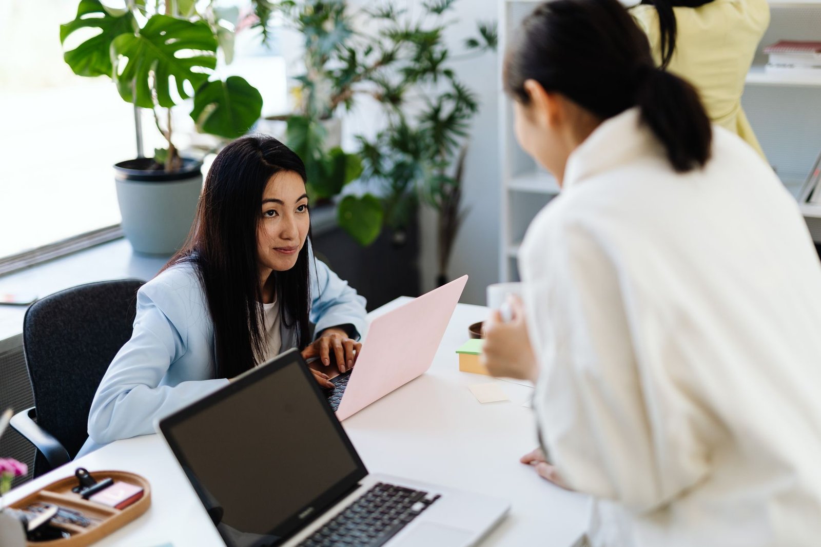 women working office — financial news